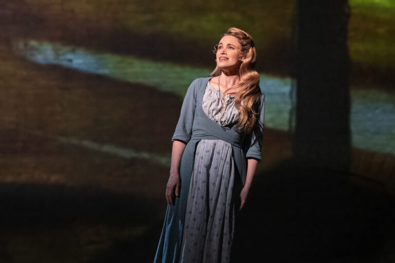 05. LES_MIS_TOUR_0963_Lindsay Heather Pearce as Fantine_Photo by Matthew Murphy
